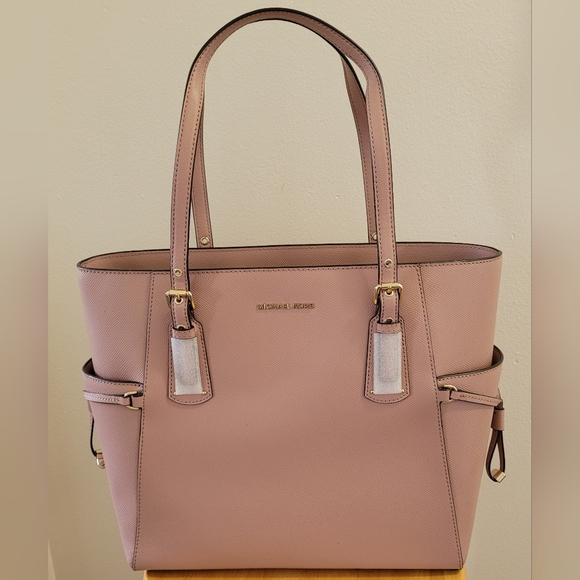MICHAEL KORS Voyager Tote - Picture 1 of 5